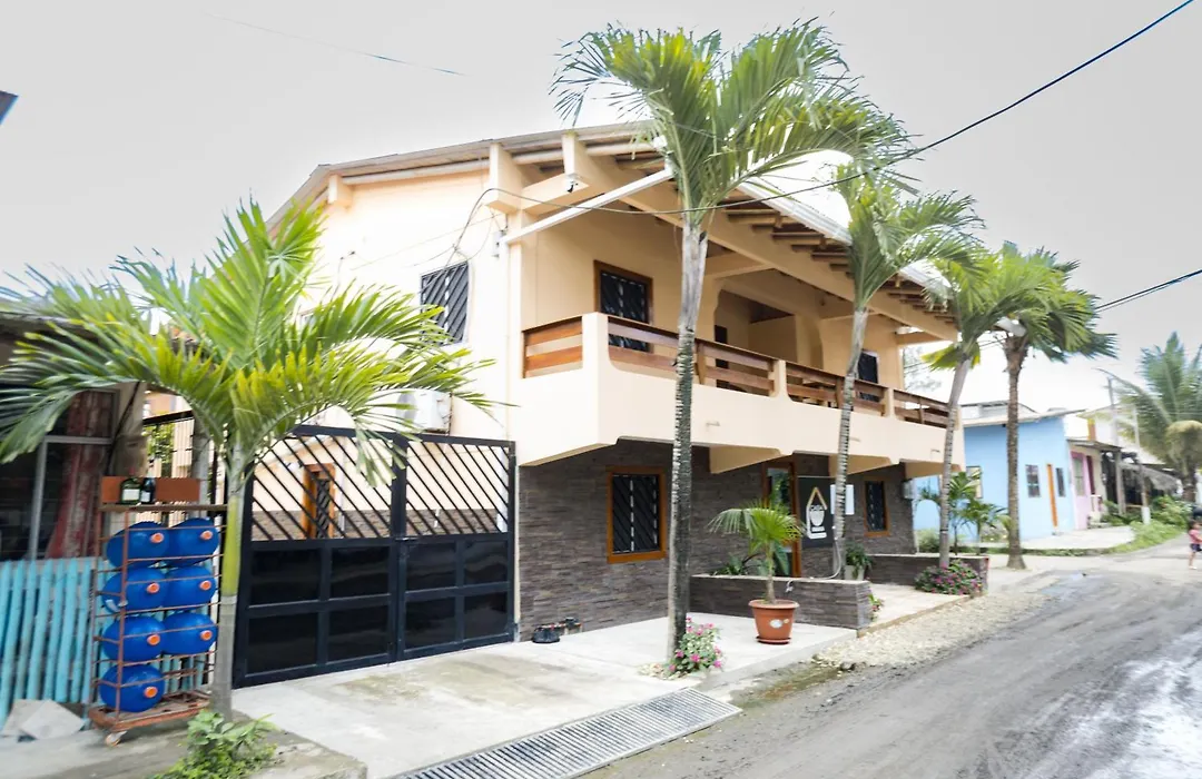 La Casa Naranja Hostal-1