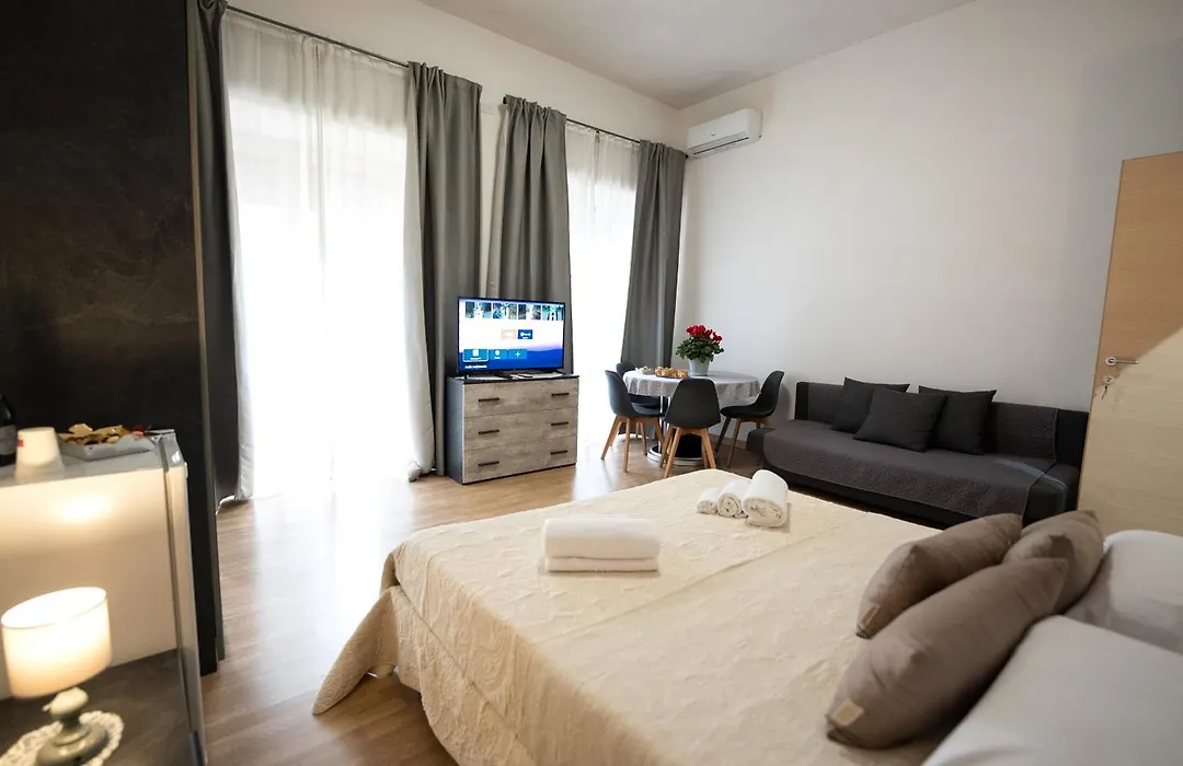 HOME Joséphine, a due passi dalla Reggia,Giardino,parcheggio,Cucina,il tuo comfort prima di tutto-1