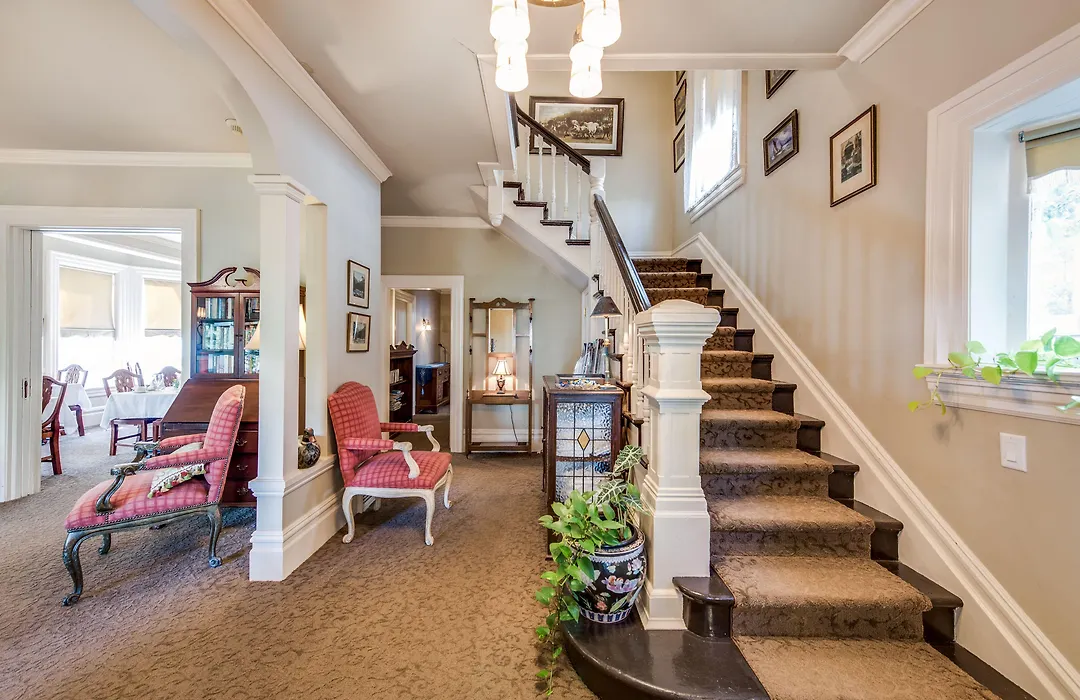 O Canada House Bed & Breakfast-1