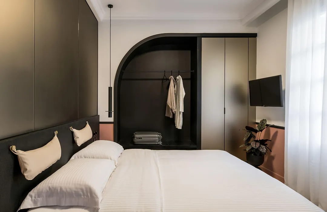 72 Ad Urban Comfort Suites-1