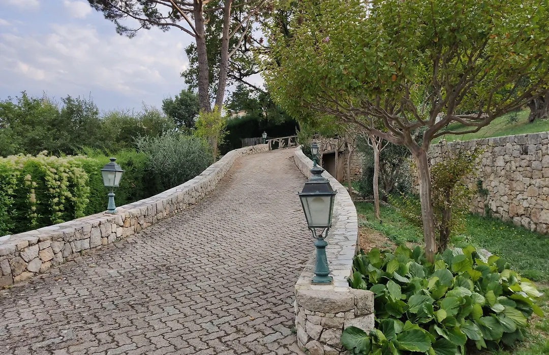 Loup Castel Boutique Hotel B&B-1