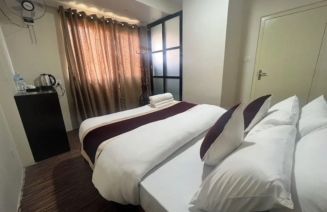 Hotel Down To Earth-1