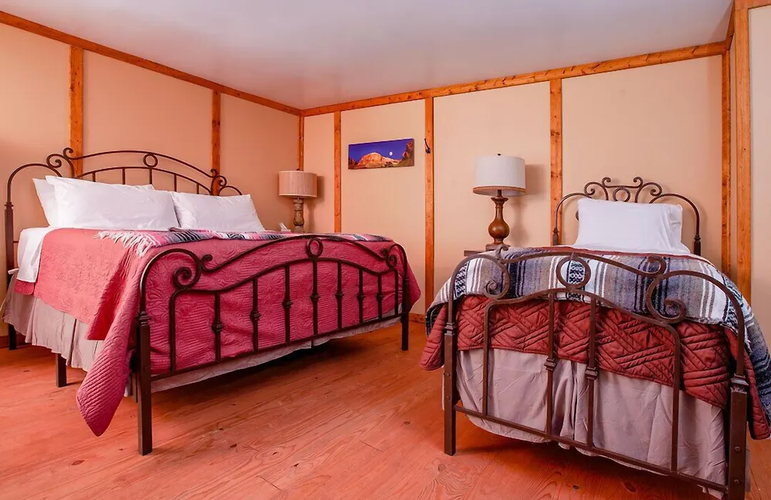 Round Top Hotel-1