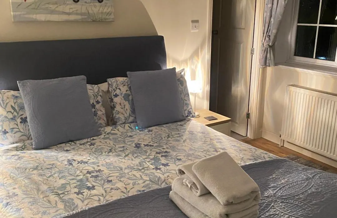 Downsfield Bed And Breakfast-1