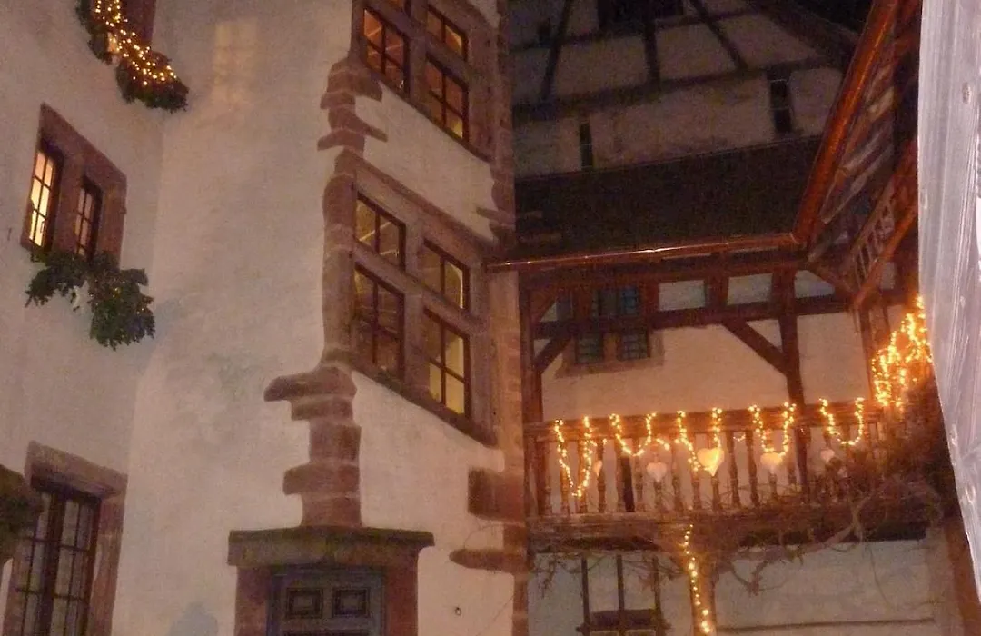 ADRIHOF à Riquewihr, Cour de l'Abbaye d'Autrey-1