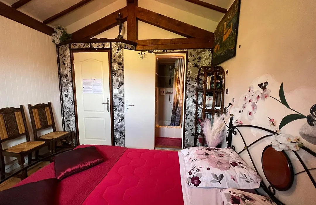 Maison d'Hôtes L'Escale Du Loup Blanc-1