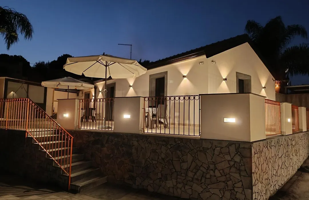 Villa Feluchia Tra Il Mare E Il Vulcano-1