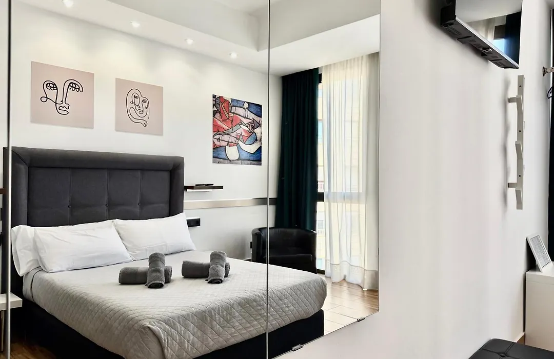 Ilustre - City-View Rooms with AC in Málaga's Old Town - Steps from Calle Larios&the Thyssen-1