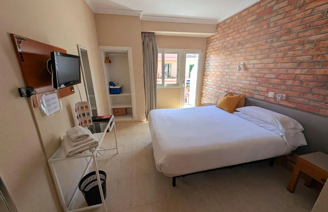 Hostal Mar Del Plata (Adults Only)-1