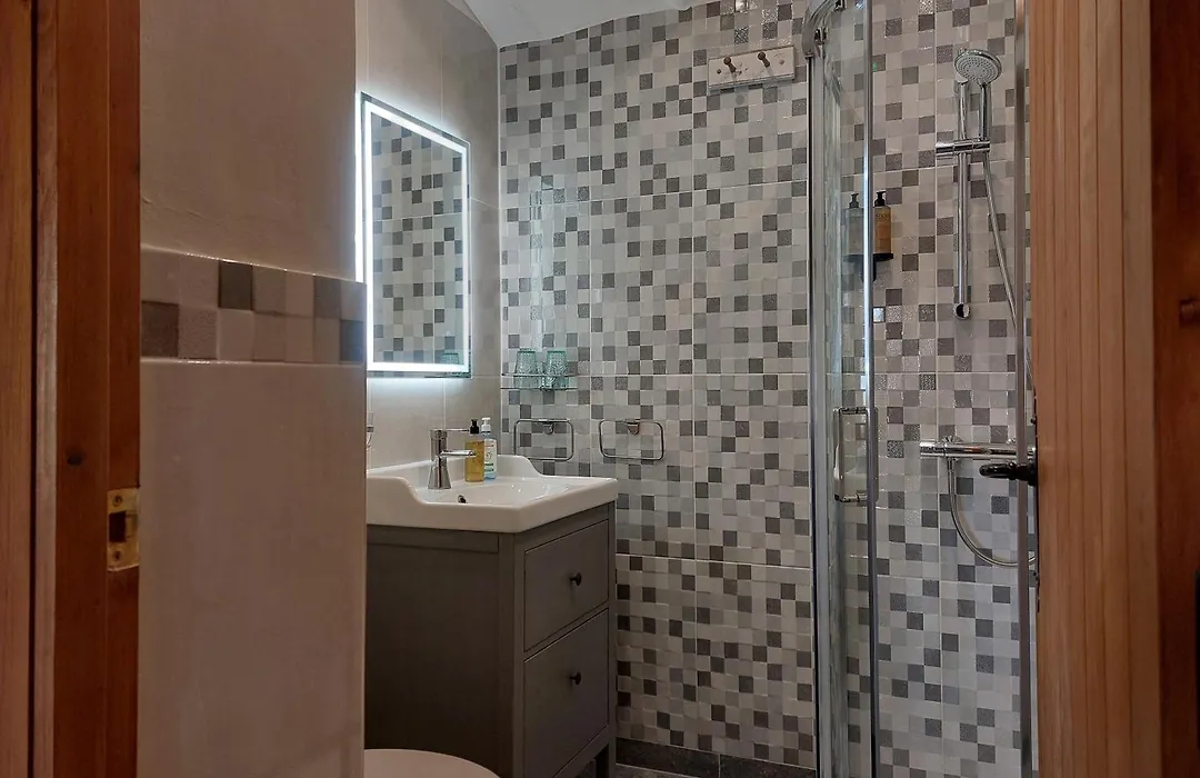 Los Cuatro Vientos B&B-1