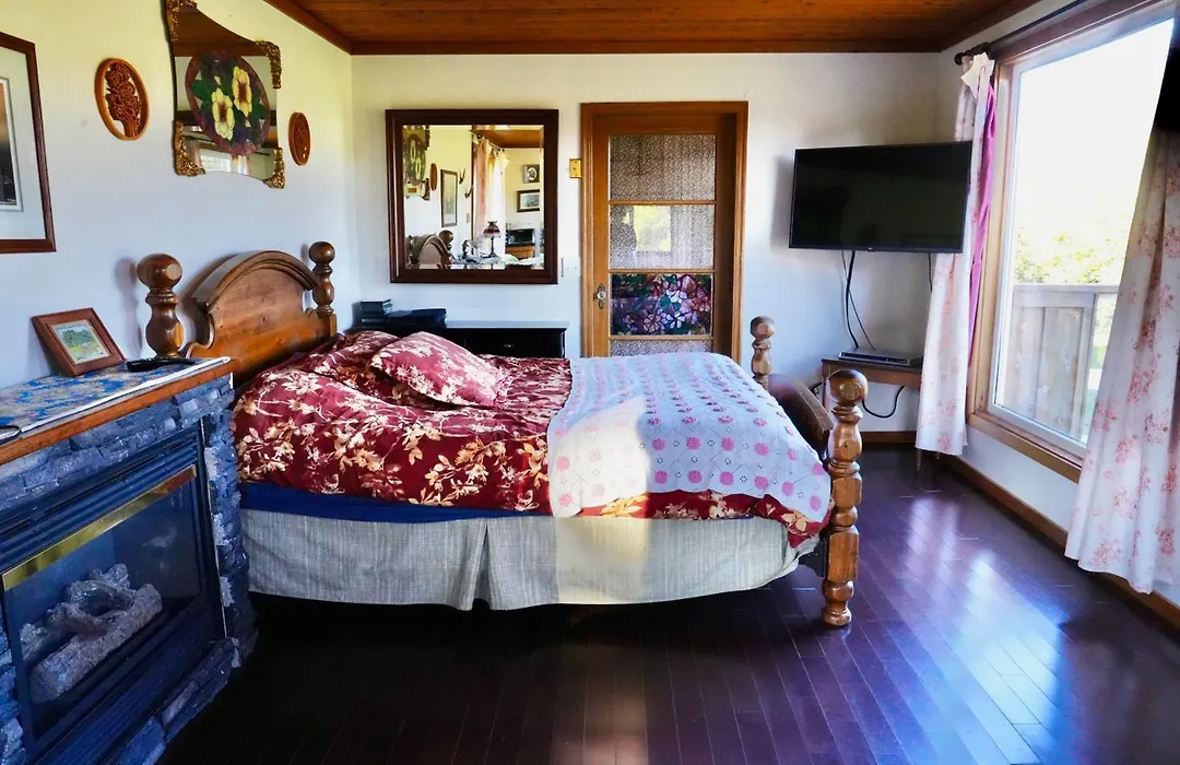 Harrison Hammond House Farmstay-1