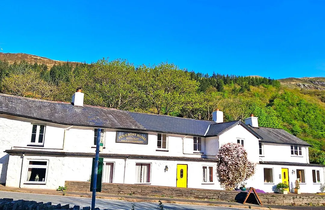 Pen-Y-Bont Hotel-1