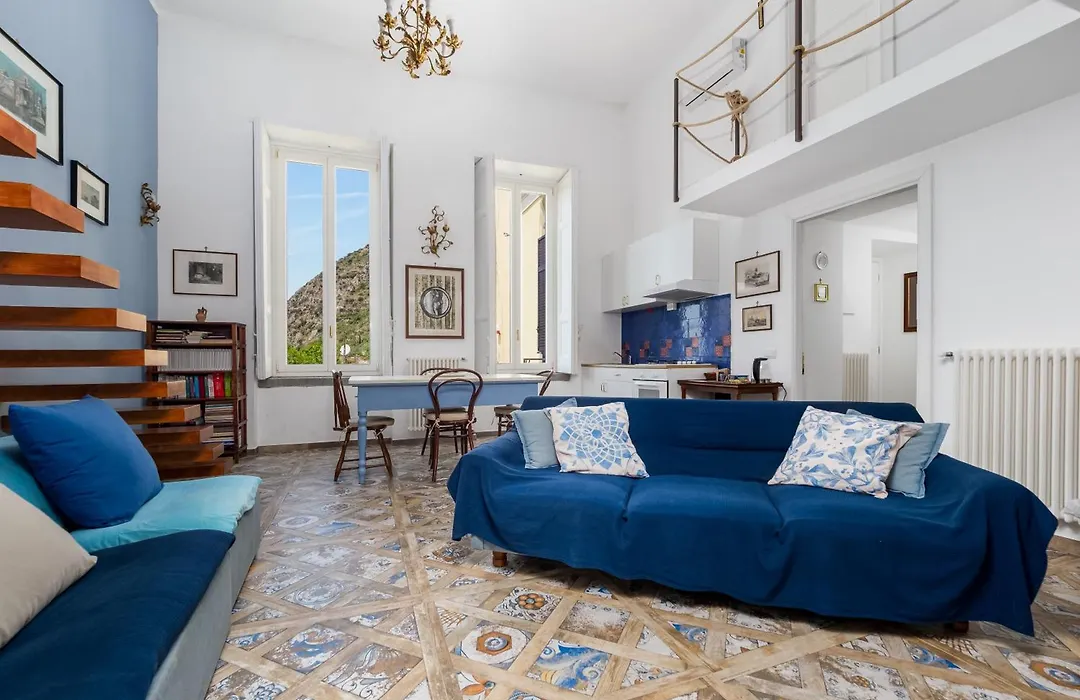 De Vivo Realty - Coco'S Apartments-1