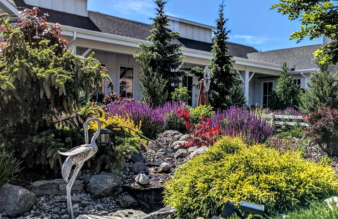 Autumn Lane B&B, Farmhouse Elegance & Stunning Lakeviews-1