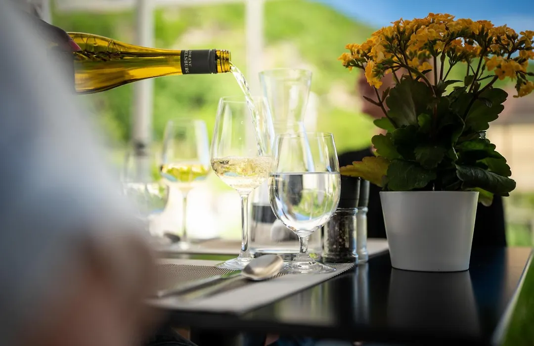 Nuhr Medical - Hotel&Restaurant - Bei einem Aufenthalt von mindestens 3 Nächten zwischen dem 22 Juni und 30 August genießen Sie 3 Gänge Abendmenüs kostenlos-1