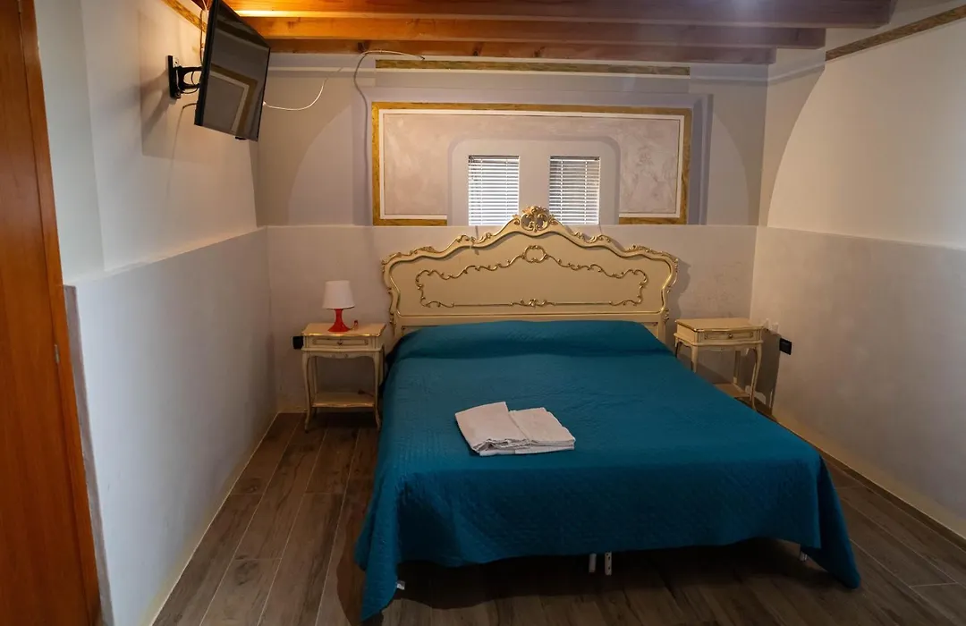 V Nice Rooms-1