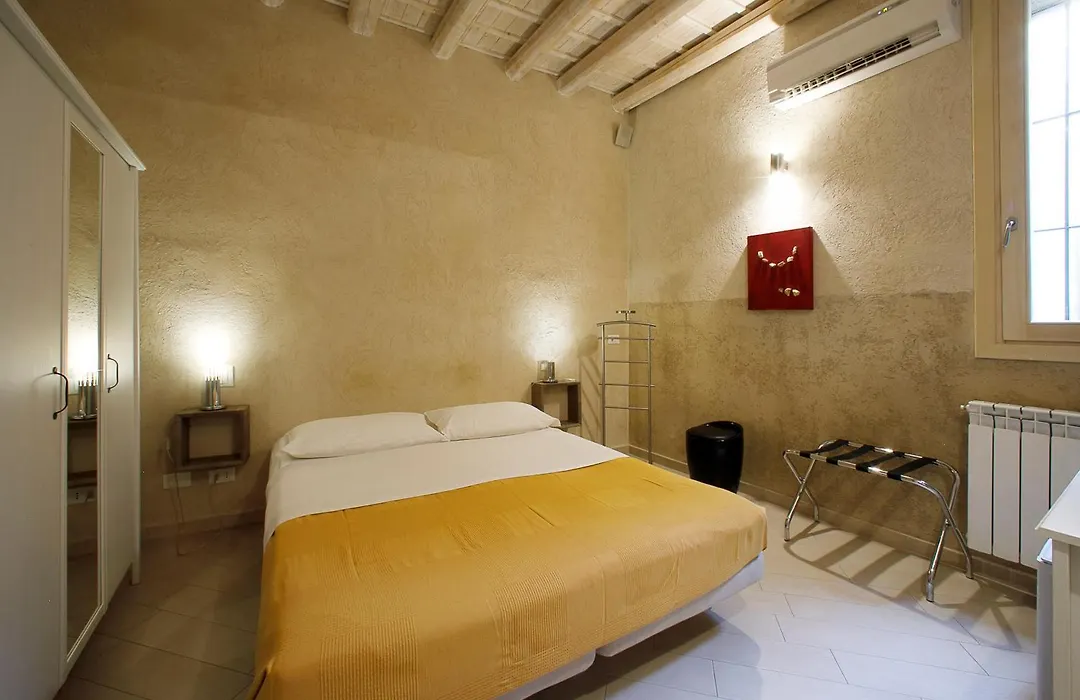 Secret B&B-1