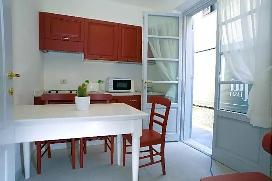 LIù B&B-1