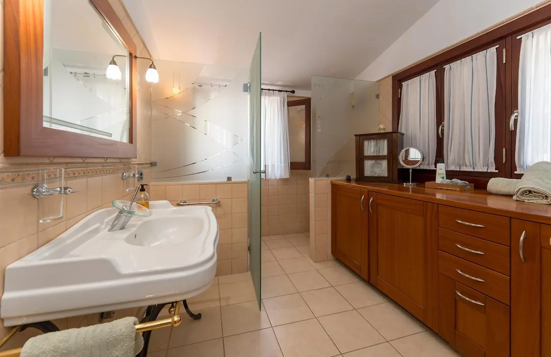Villa Mogarén: jacuzzi&beautiful views-1