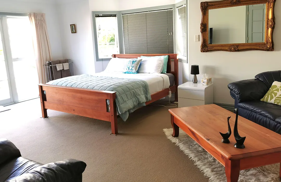 Lush & Co Auckland Bed & Breakfast-1