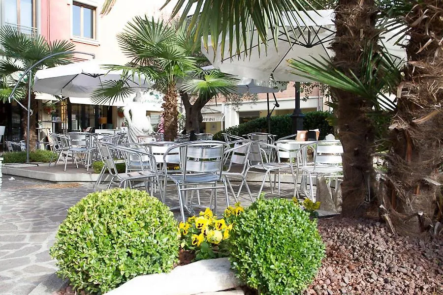 Zara Rooms & Suites-1