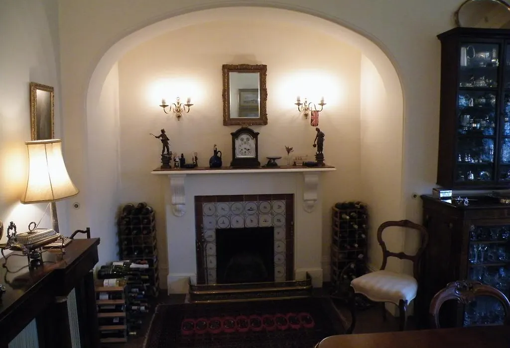 Broadlands Gate-1
