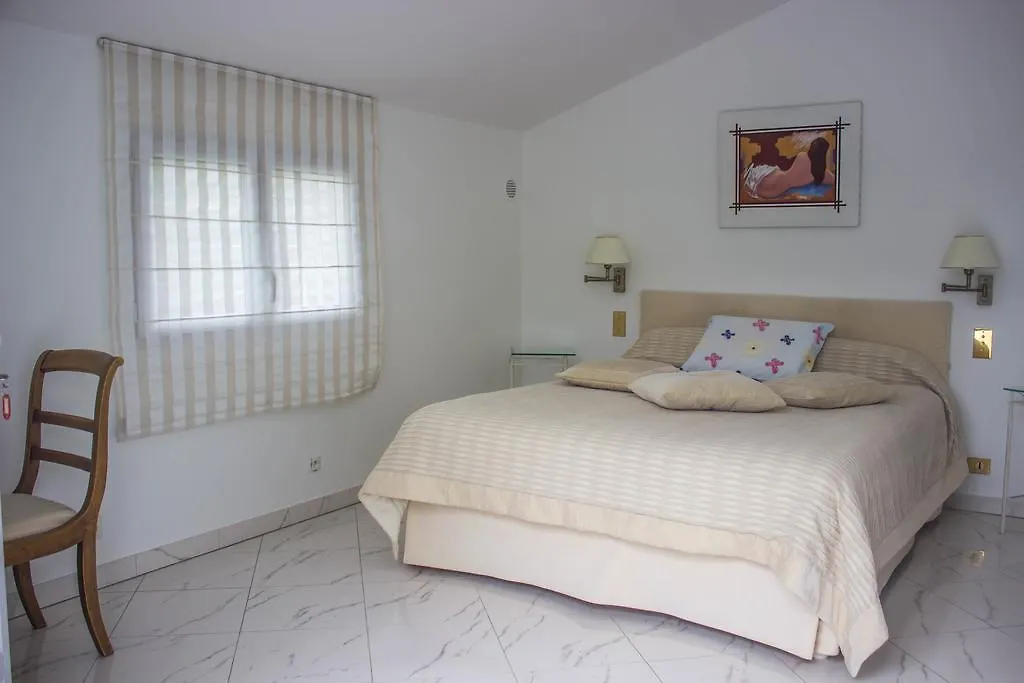 Villa Yoda-1
