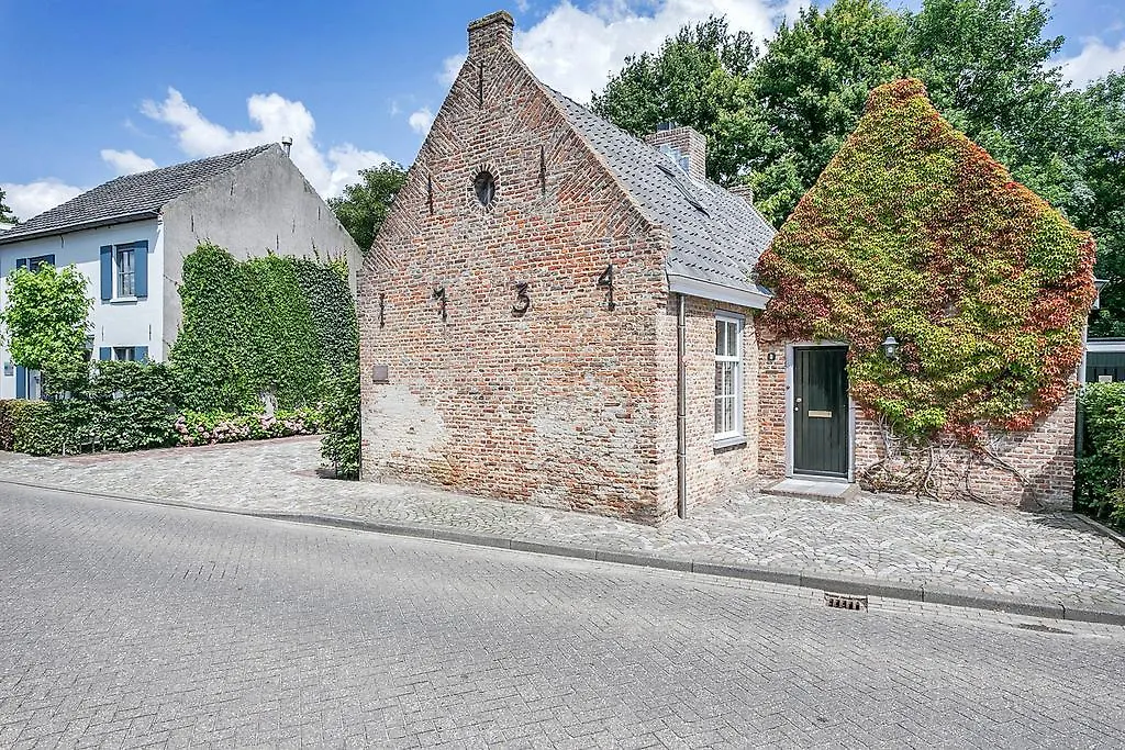 Van Gogh Cottage-1