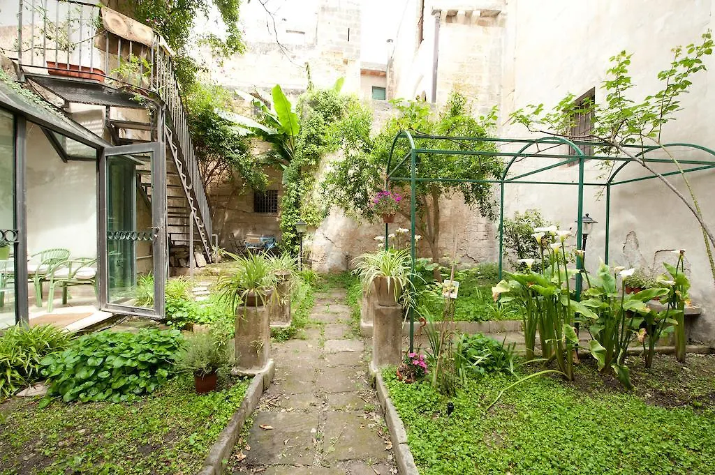 Casa D'Artista Suite & Garden-1