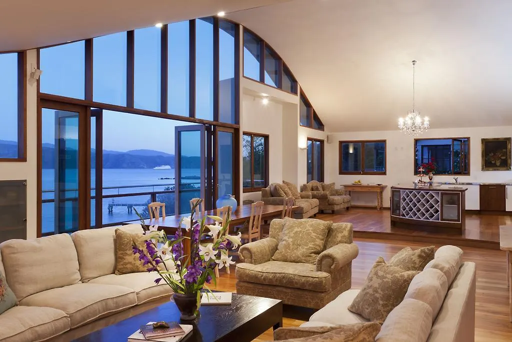 Edgewater Lodge B&B-1