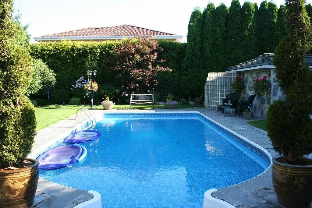 The Stone Hedge Bed And Breakfast-1