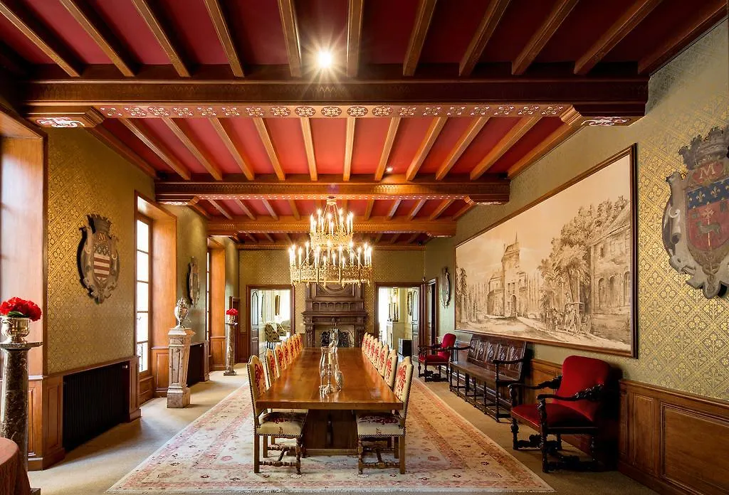 Chateau La Tour Carnet-1