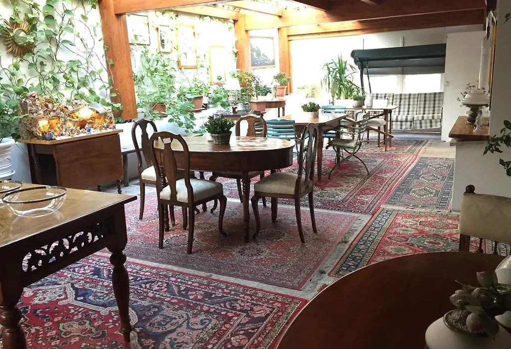 Bed And Breakfast Oz-1