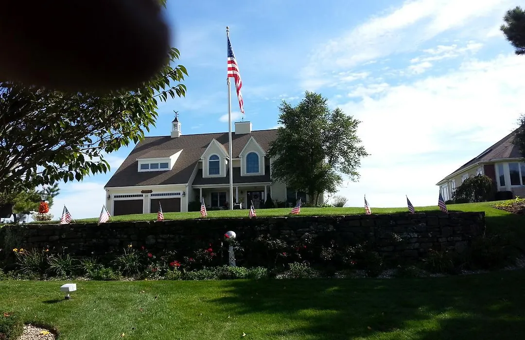 Inn 38 Oak Bluff Circle-1
