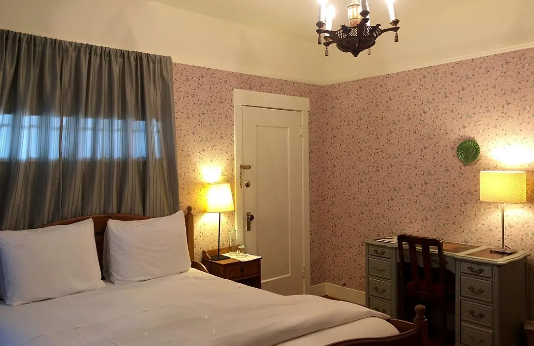 Cowper Inn-1