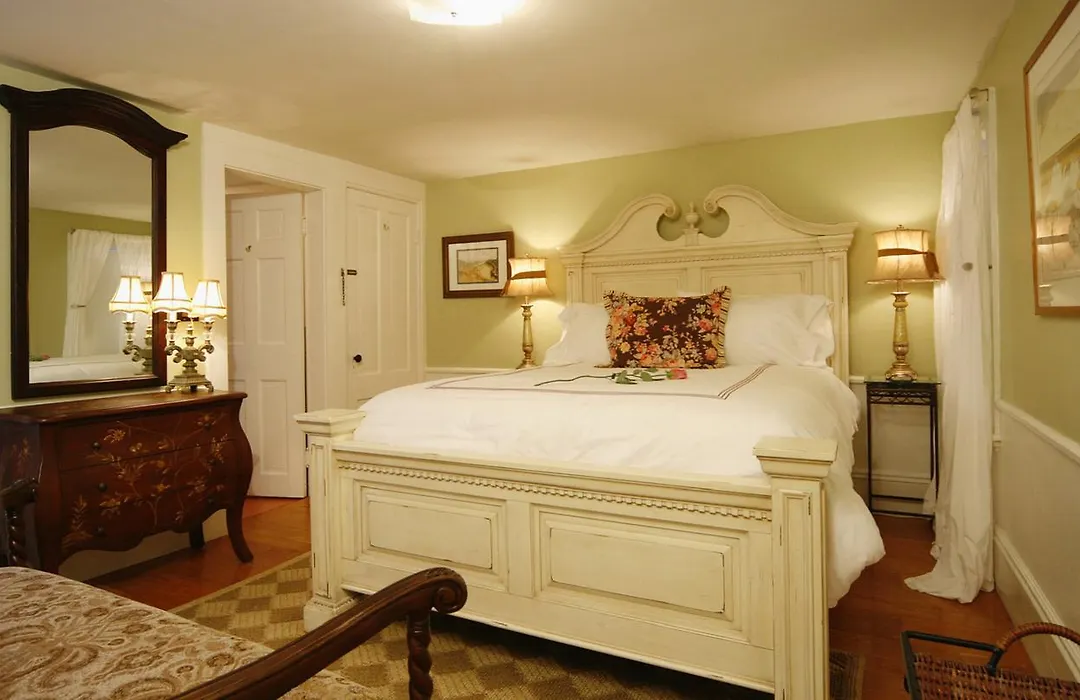 Beach & King Street Inn-1