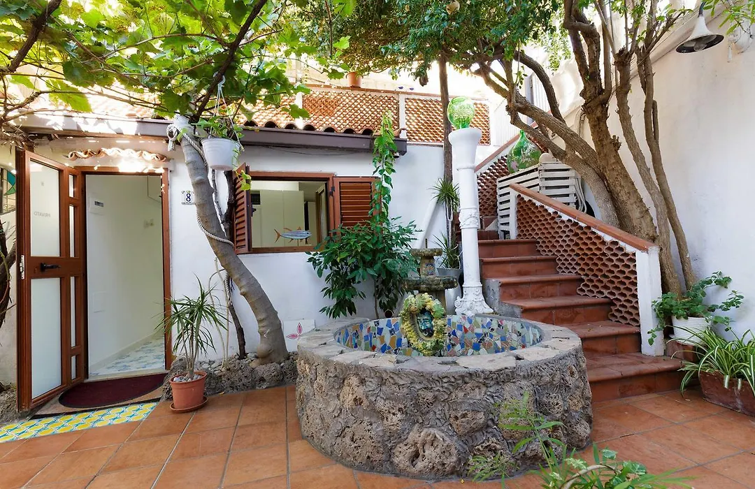 Beach Hotel 14Leoni B&B-1