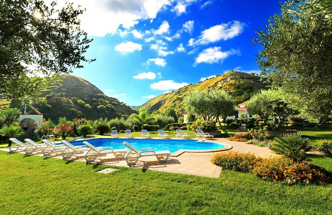 Villa Garden-1