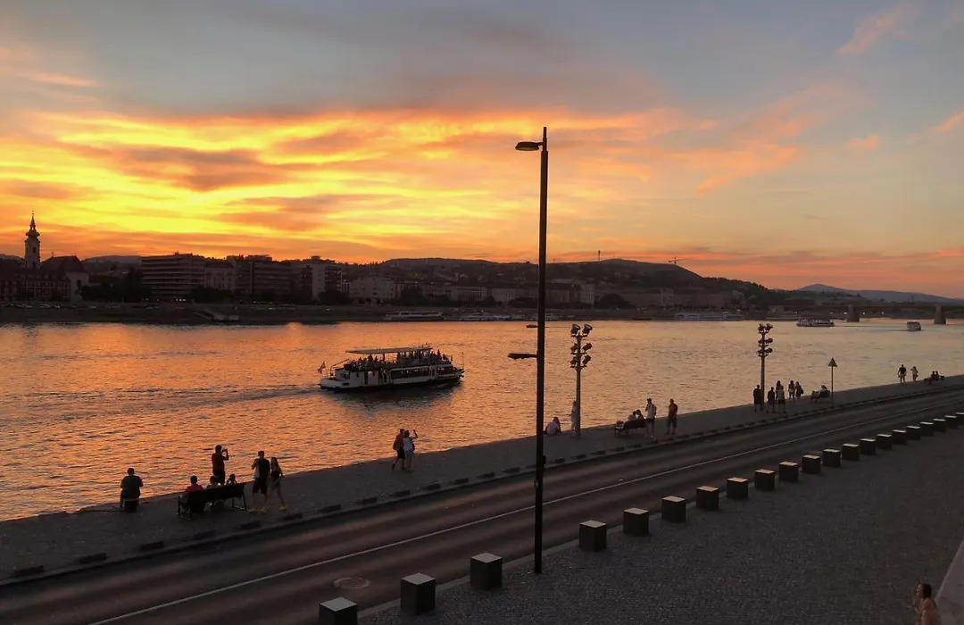 Anabelle Bed And Budapest-1