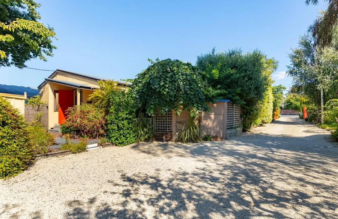 Shy Cottage And Studio-1