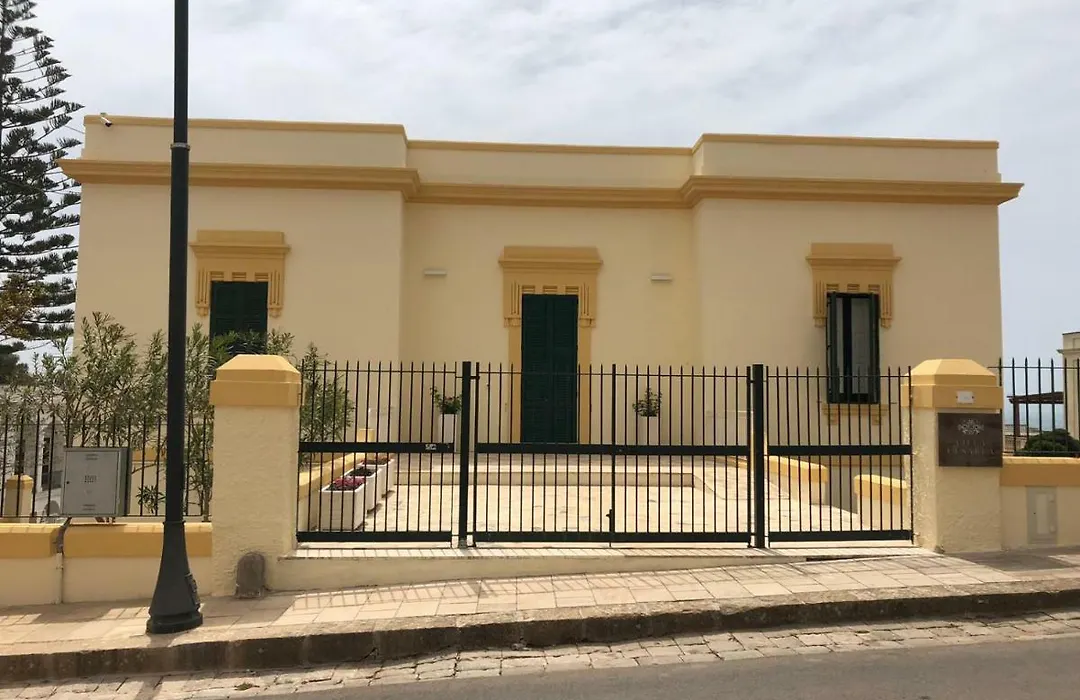 Villa Cesarea Dimora di Charme-1
