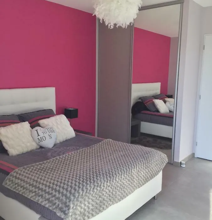 La Chambre Rose-1
