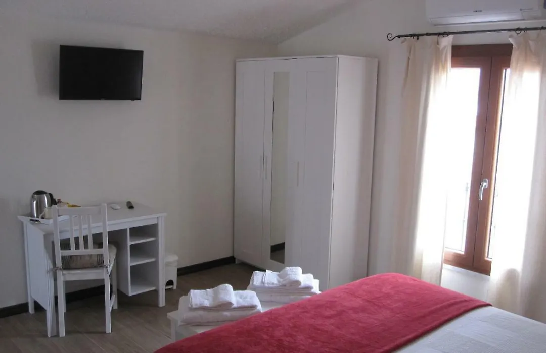 Bomarosa Rooms-1