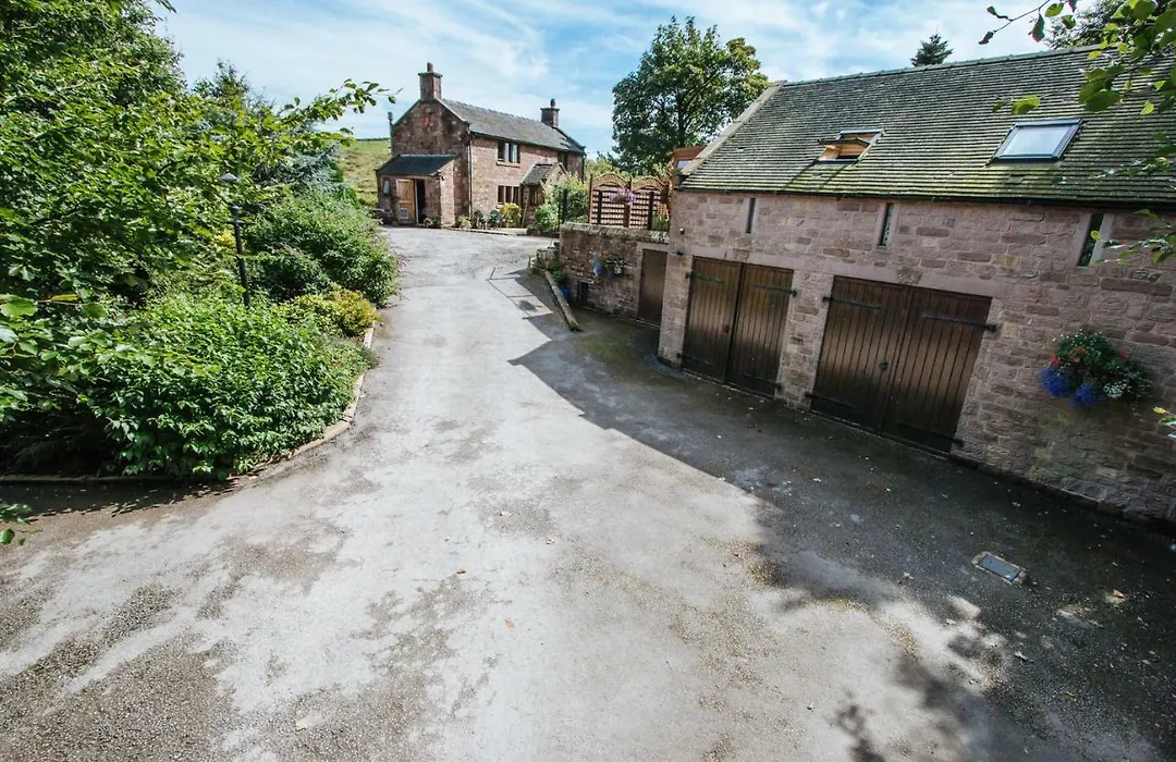 Hen Cloud Cottage-1