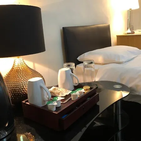 Renfrew Rooms At City Centre-3