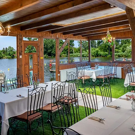 Éden Lounge Restaurant&Pension-3