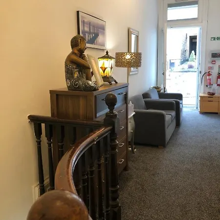 Renfrew Rooms At City Centre-2