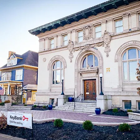 The Old Library Inn Bed & Breakfast-3