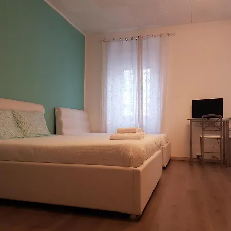 B&B Porto Vecchio ROOMS - Stazione Centrale Trieste-3