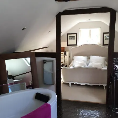 Castle Mill Bed And Breakfast Dorking-2